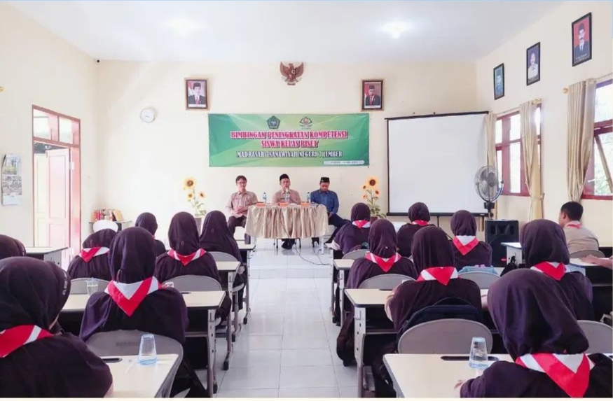 Dosen MPI Berikan Pelatihan Kepenulisan pada Siswa MTsN 7 Jember